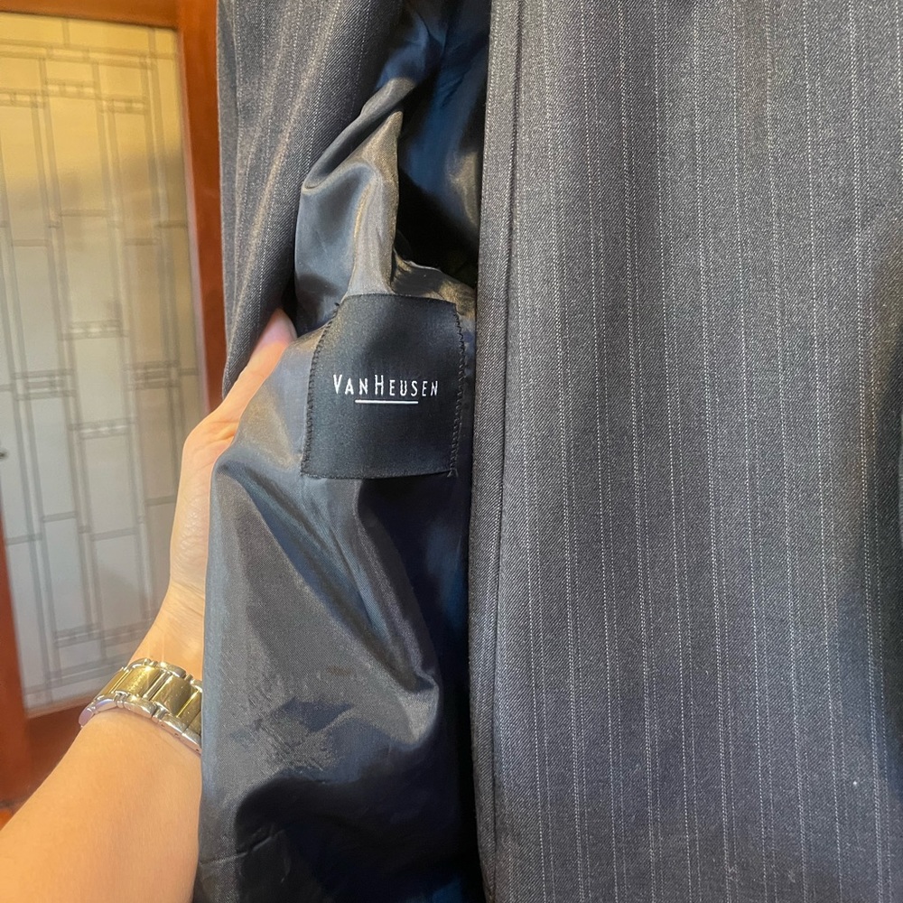 VAN HEUSEN 2 piece suit. Color black w/ stripes.  Size 12 boys regular.
